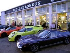День автомобилей Lotus в Ace café